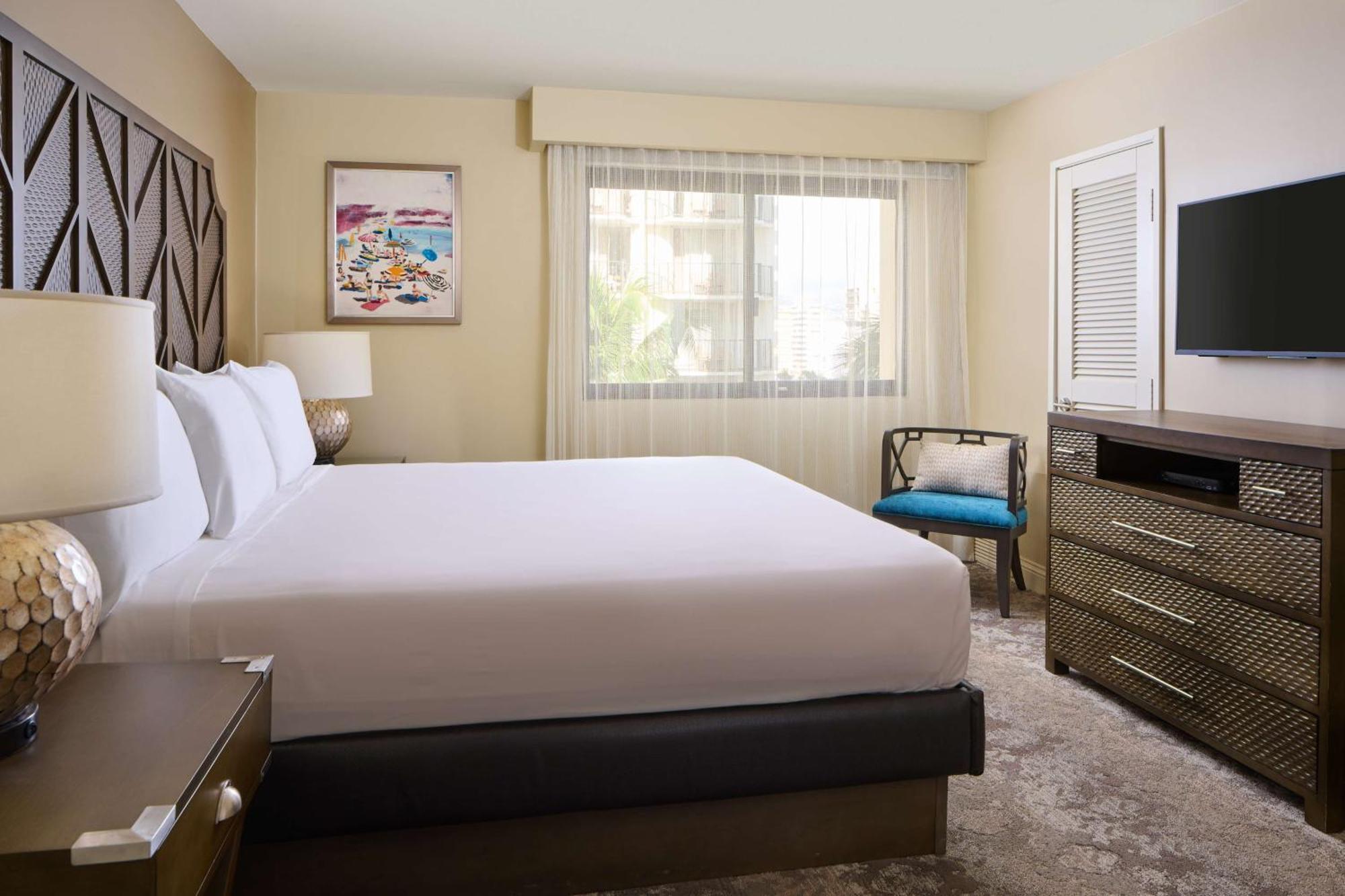 Aston Waikiki Beach Tower Χονολουλού Εξωτερικό φωτογραφία A bedroom at the Hilton Las Vegas