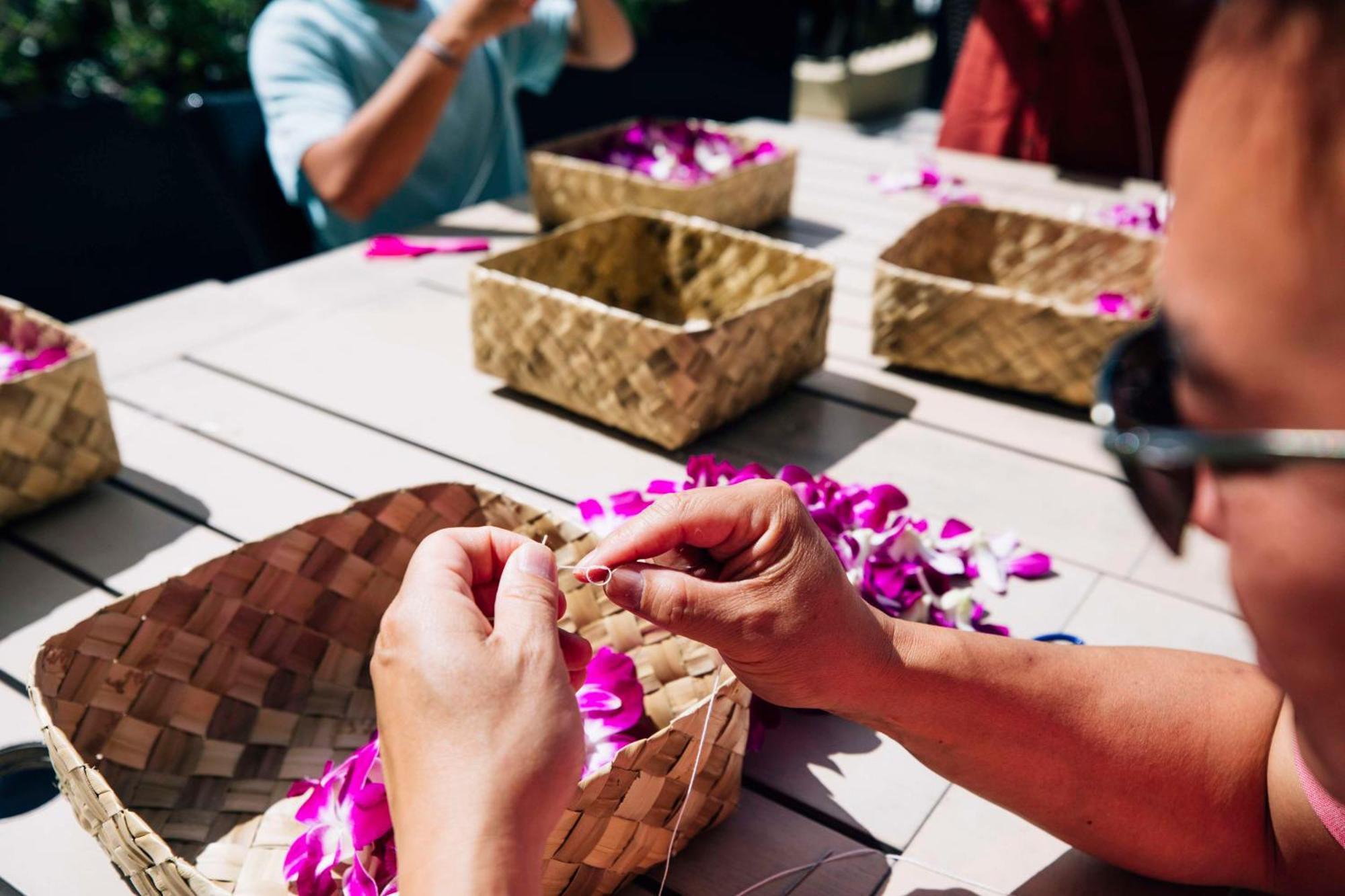 Aston Waikiki Beach Tower Χονολουλού Εξωτερικό φωτογραφία Lei making