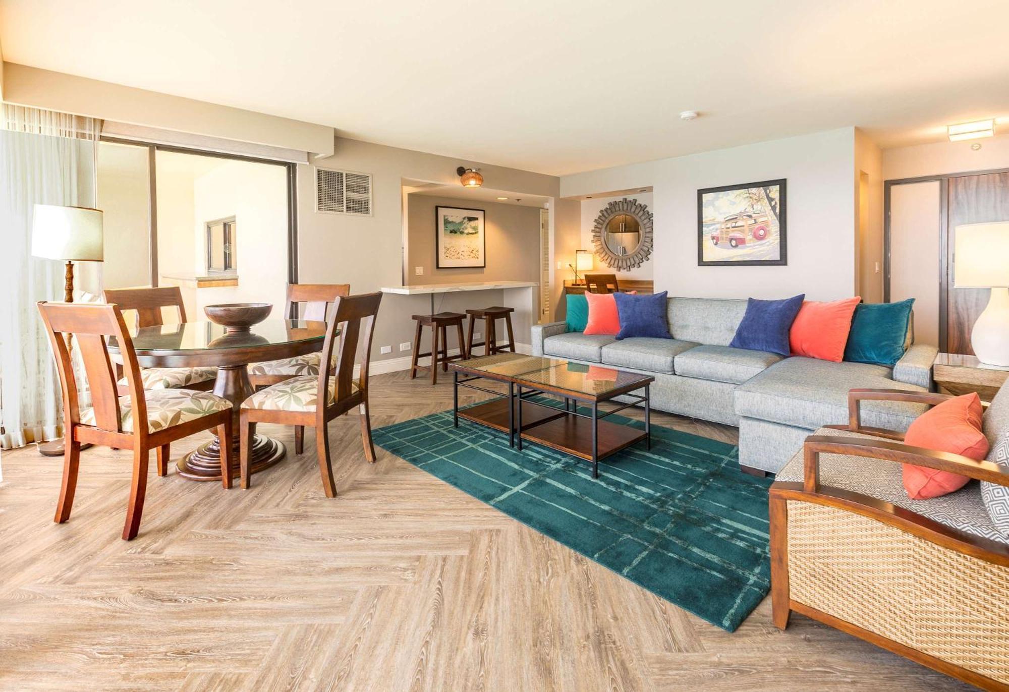 Aston Waikiki Beach Tower Χονολουλού Εξωτερικό φωτογραφία A living room at the Hilton Waikoloa Village