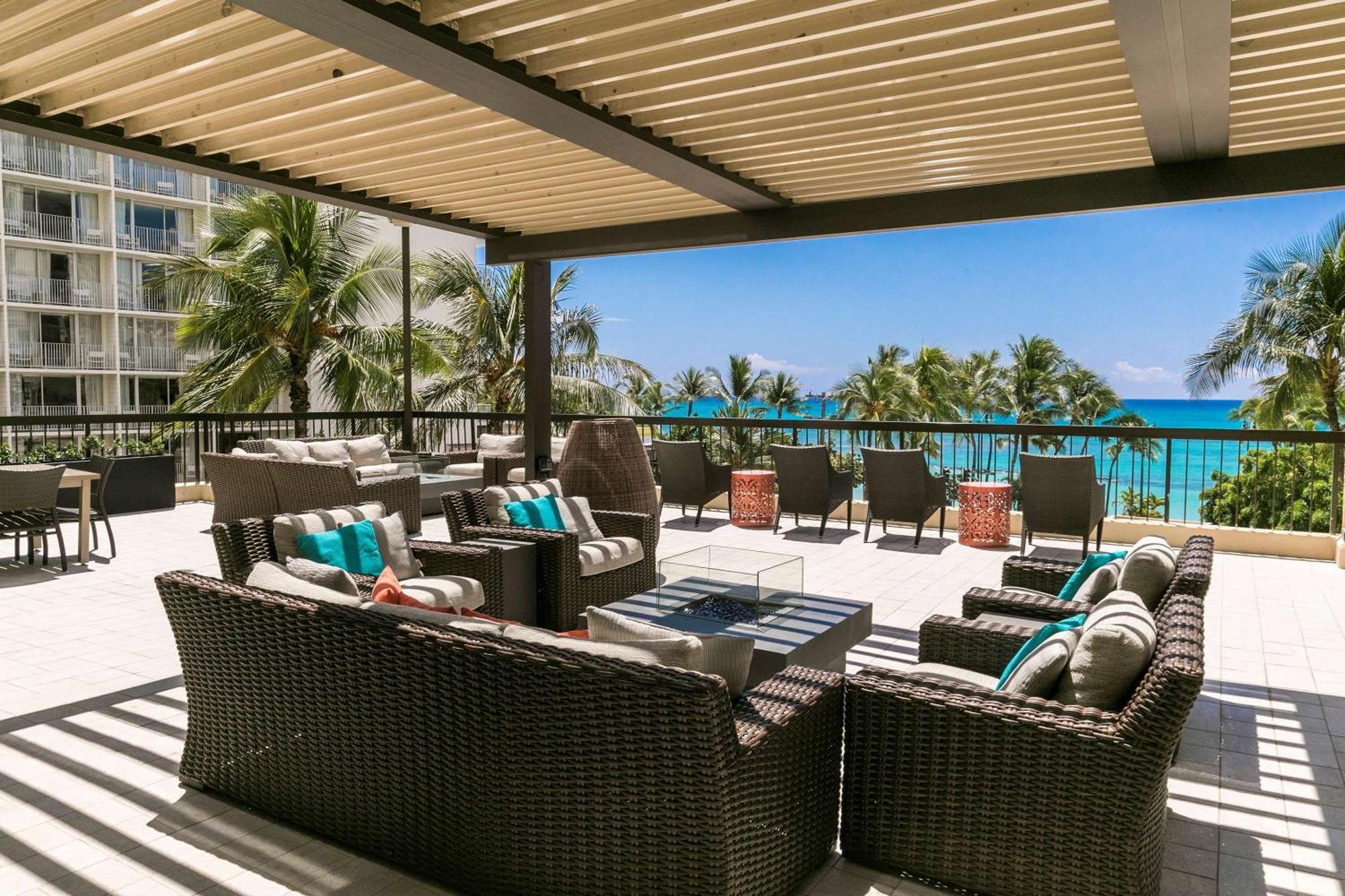 Aston Waikiki Beach Tower Χονολουλού Εξωτερικό φωτογραφία The Beach Club at The Fontainebleau