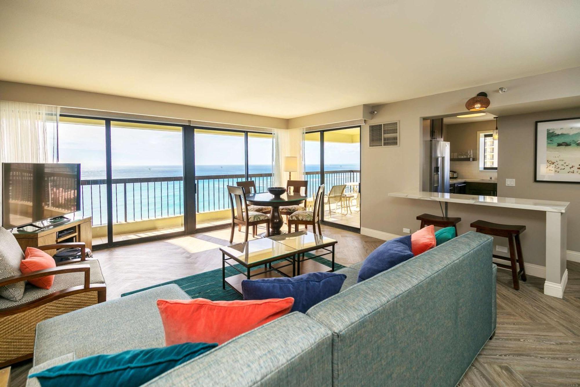 Aston Waikiki Beach Tower Χονολουλού Εξωτερικό φωτογραφία A living room at the Hilton San Diego Bayfront