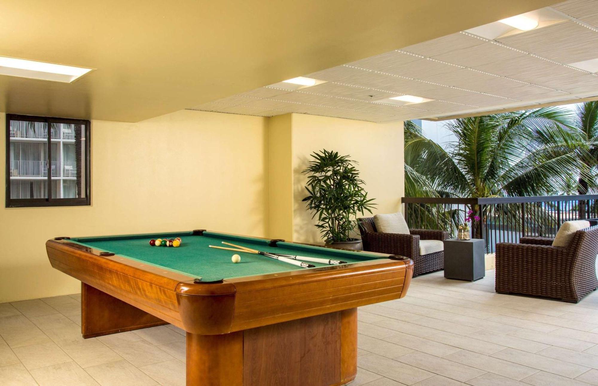 Aston Waikiki Beach Tower Χονολουλού Εξωτερικό φωτογραφία A pool table