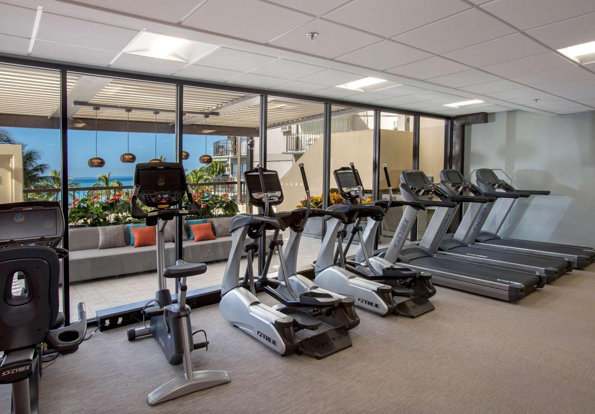 Aston Waikiki Beach Tower Χονολουλού Εξωτερικό φωτογραφία The gym at the Four Seasons Hotel, Honolulu