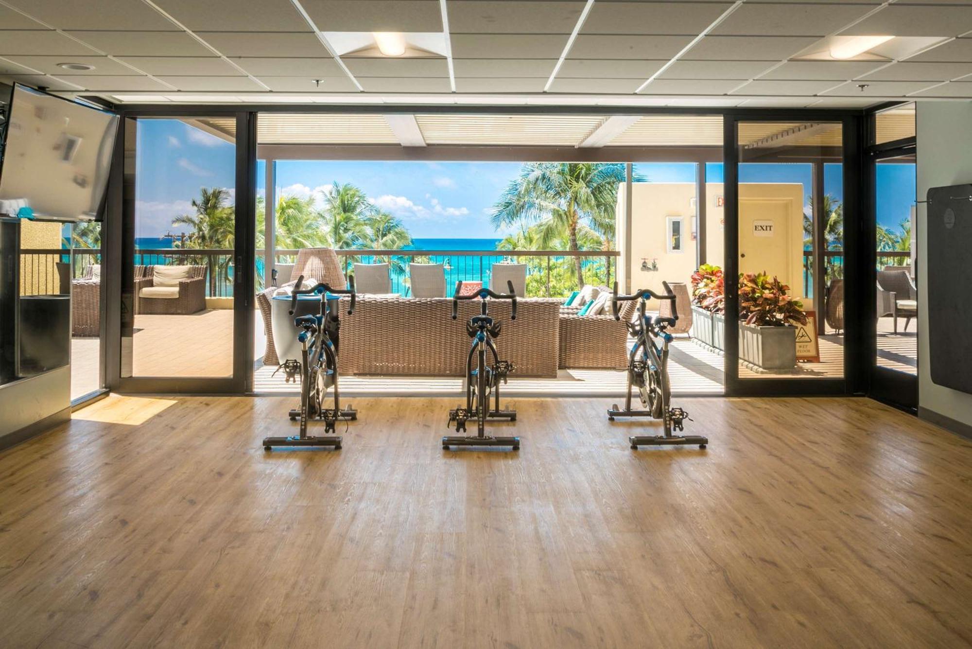 Aston Waikiki Beach Tower Χονολουλού Εξωτερικό φωτογραφία The gym at the Hilton Maldives