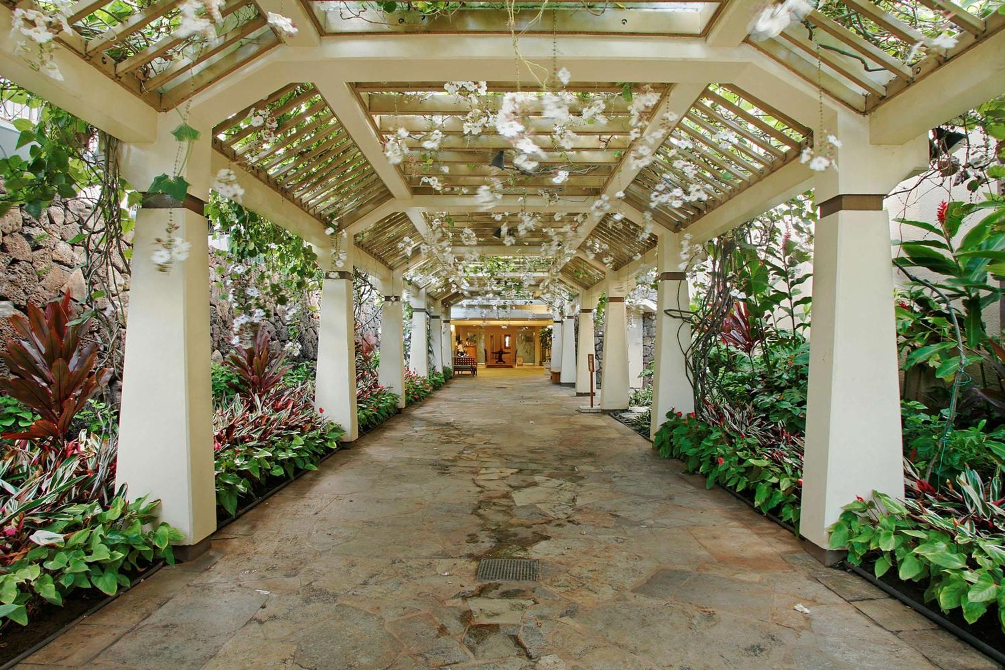 Aston Waikiki Beach Tower Χονολουλού Εξωτερικό φωτογραφία The interior of the hotel