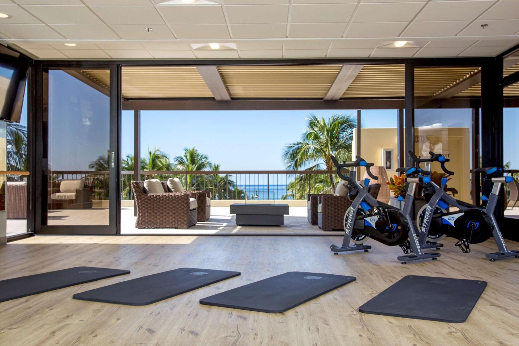 Aston Waikiki Beach Tower Χονολουλού Εξωτερικό φωτογραφία The gym at the Four Seasons Resort