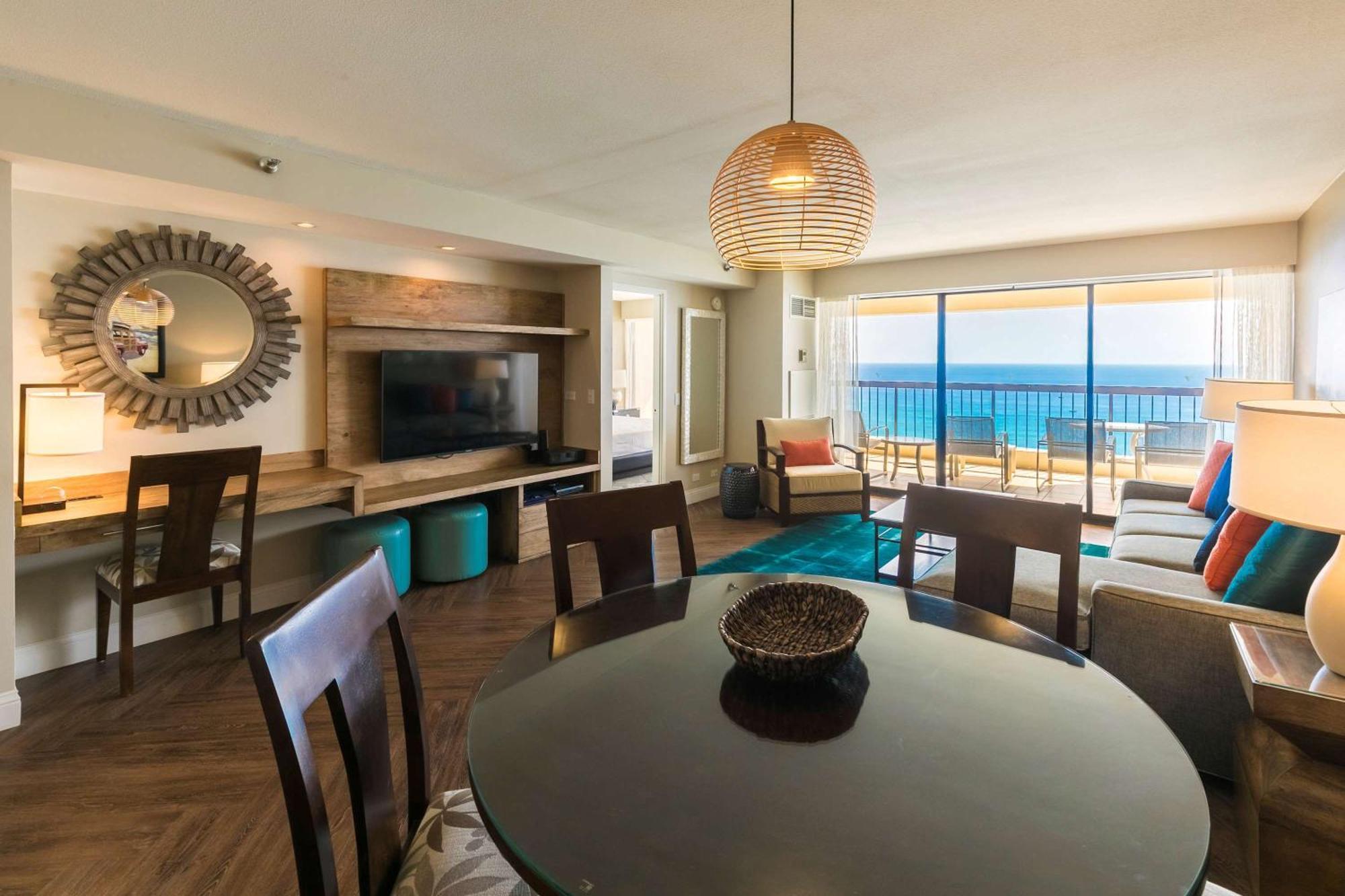 Aston Waikiki Beach Tower Χονολουλού Εξωτερικό φωτογραφία A suite at the Hilton Anatole
