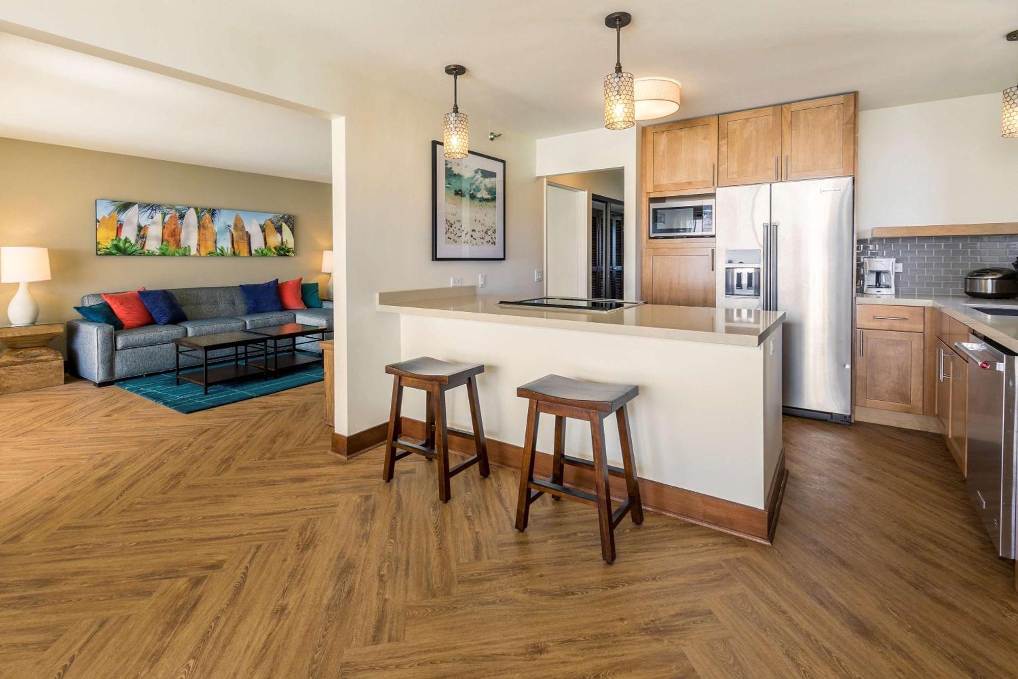 Aston Waikiki Beach Tower Χονολουλού Εξωτερικό φωτογραφία A kitchen in a typical apartment